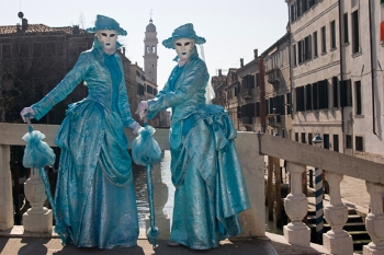 Dieses Mal ist der Turm der Kirche San Gi&oacute;rgio dei Greci gerade?