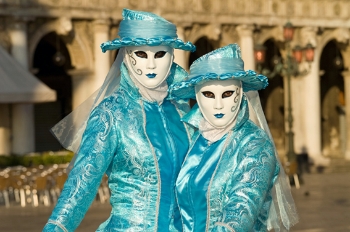 Bei Sonnenaufgang sind die Pl&auml;tze fast menschenleer.